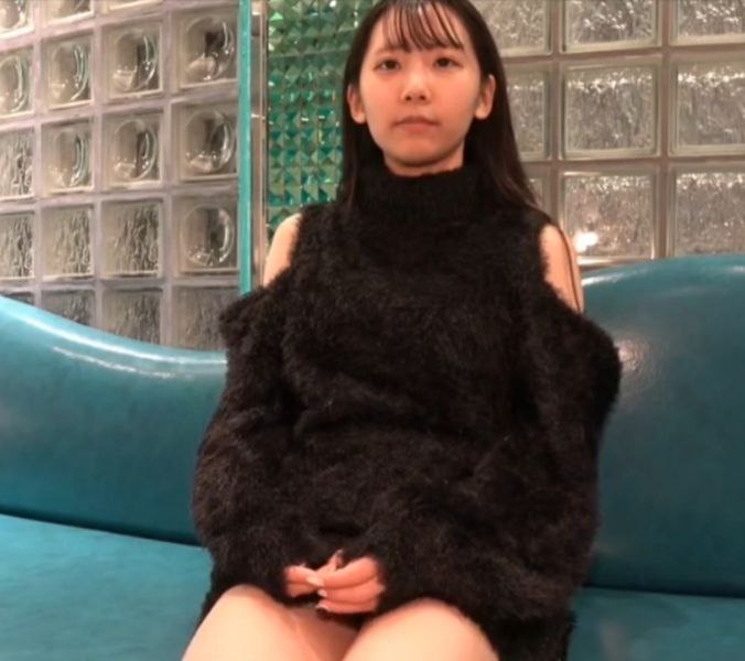 月乃露娜-ヤリマンと問題視されている親戚の娘をシツケの為にウチで預かったら 小悪魔パンチラ誘惑に我慢でき